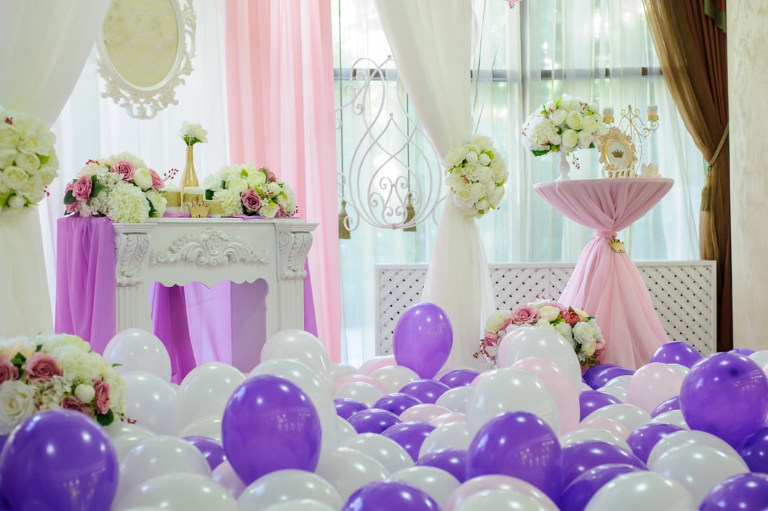 Decoration with balloons